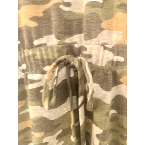 MARONIE Camo Jumpsuit Romper Sz. Large BRAND NEW WITH TAGS! - Picture 3 of 6